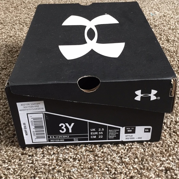 Under armour shoes - Picture 3 of 4